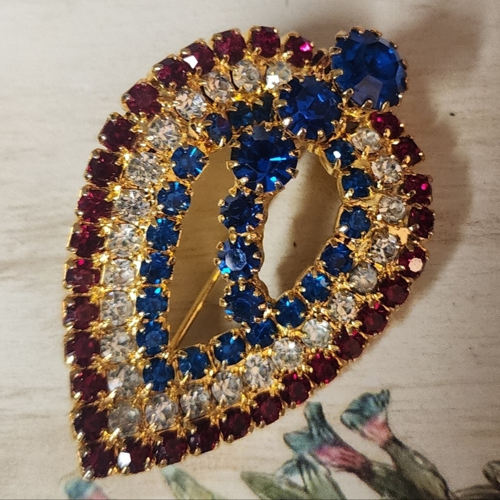 Vintage Gold Tone Brooch w/ Red Blue And Clear Rhinestones, Excellent Condition